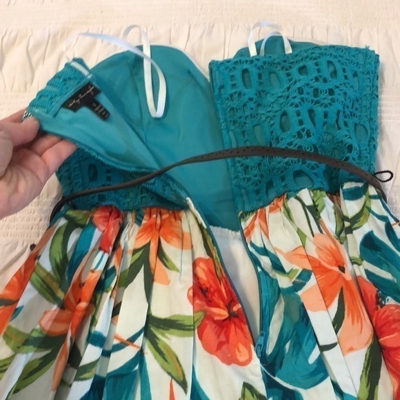 City Triangles Tropical Floral Strapless Bubble
Dress With Belt Size 3 - Picture 10 of 12